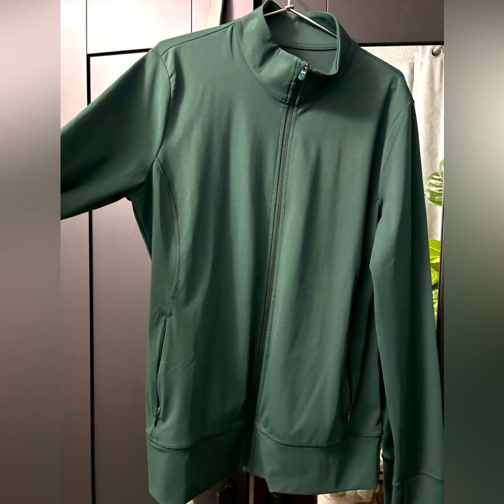 Like new, dark green Lole long sleeve shirt